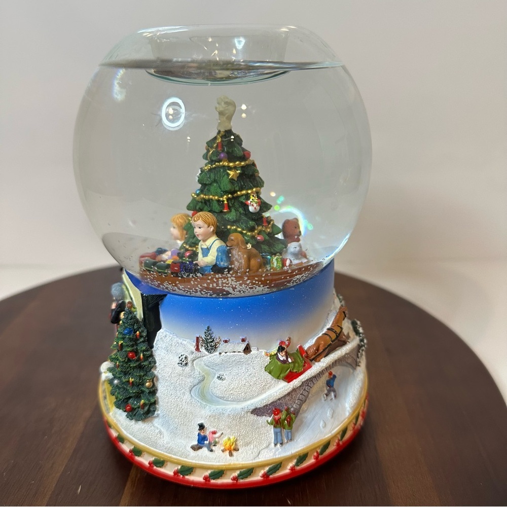 PartyLite P7655 “Christmas Morning” Musical Tealight Snow Globe (2002) Read